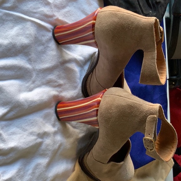 Chic Mihara - Picture 3 of 3